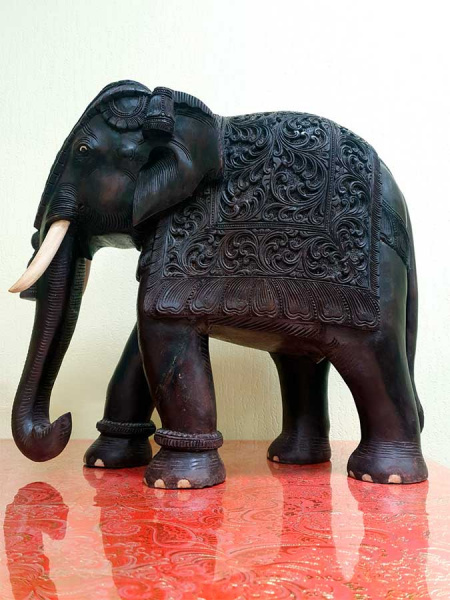 Большой индийский интерьерный слон из красного дерева тик