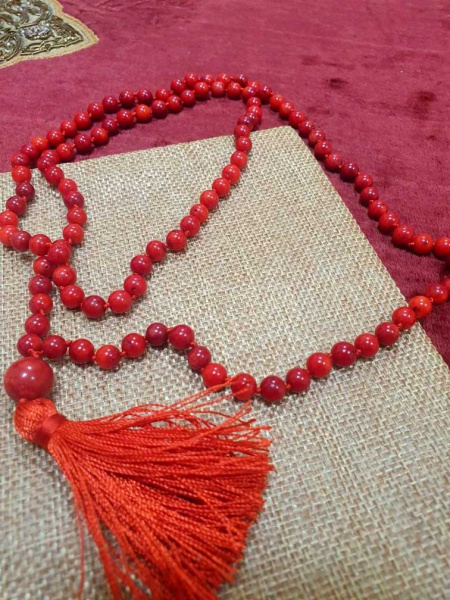 Чекти ведические 108 бусин с узелками красный коралл, д=6мм