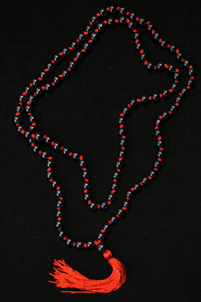 Четки из гематита с узелками 108 бусин, д=8мм