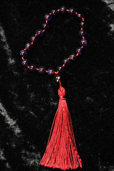 Четки аметистовые с узелками 21 бус., д=8мм