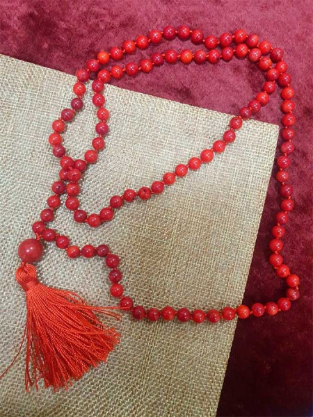 Чекти ведические 108 бусин с узелками красный коралл, д=6мм