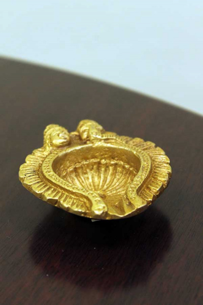 Дийя из бронзы с Лакшми и Ганешей, размер 10х7,5х2,5см