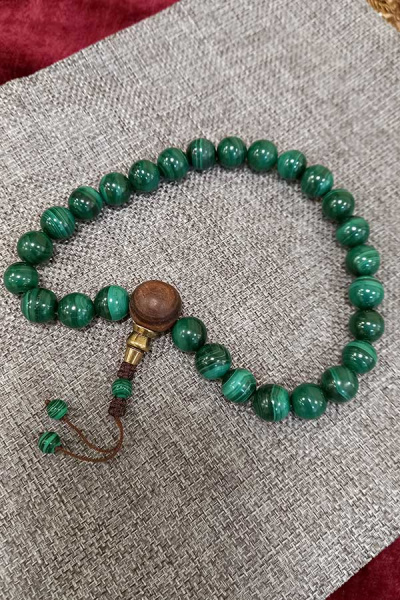 Четки из малахита 27 бусин, д=11мм, гуру бусина палисандр - 1