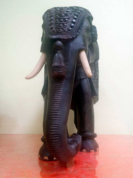 Большой индийский интерьерный слон из красного дерева тик