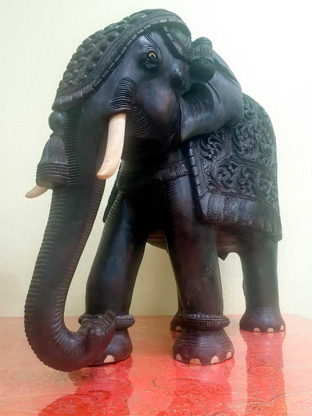 Большой индийский интерьерный слон из красного дерева тик