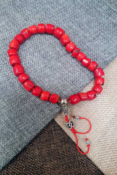 Четки из красного коралла с узелками 27 бусин, д=11мм -1